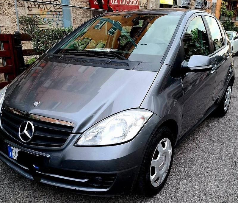 Usata Mercedes A180 Executive 109 CV (80 kW) 2012 Grigio Utilitaria