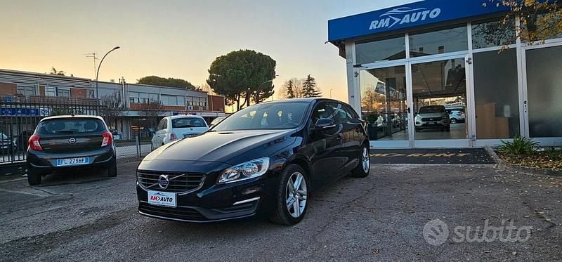 Usata Volvo V60 120 CV (88 kW) 2017 Blu Station wagon