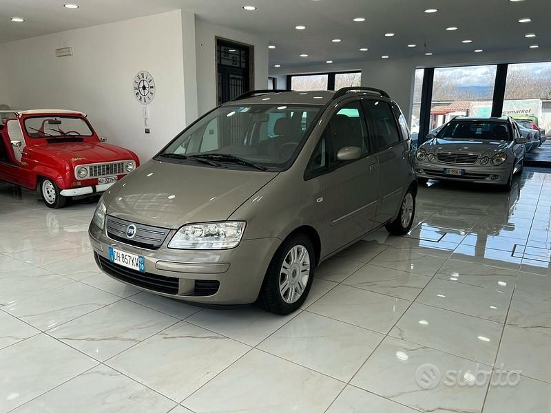 Usata Fiat Idea Emotion 90 CV (66 kW) 2007 Grigio Monovolume
