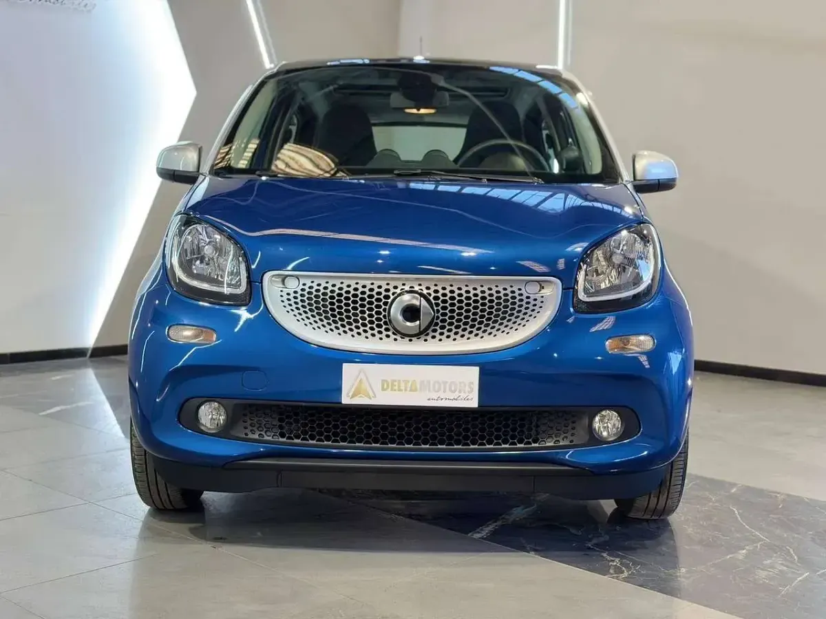 Usata Smart ForFour Passion 90 CV (66 kW) 2017 Blu/azzurro Utilitaria