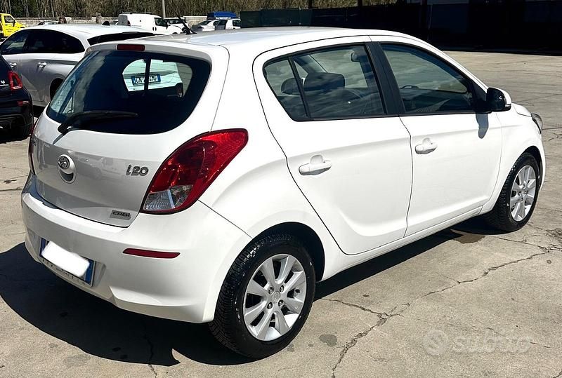 Usata Hyundai i20 Edition 75 CV (55 kW) 2013 Bianco Utilitaria