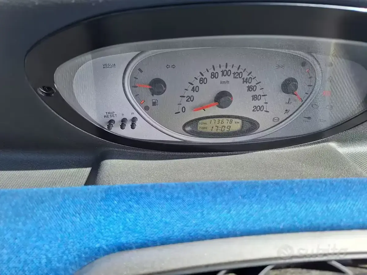 Usata Lancia Ypsilon 60 CV (44 kW) 2001 Grigio Utilitaria