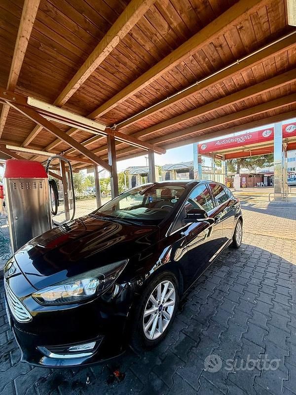 Usata Ford Focus Business Edition 120 CV (88 kW) 2015 Nero Berlina