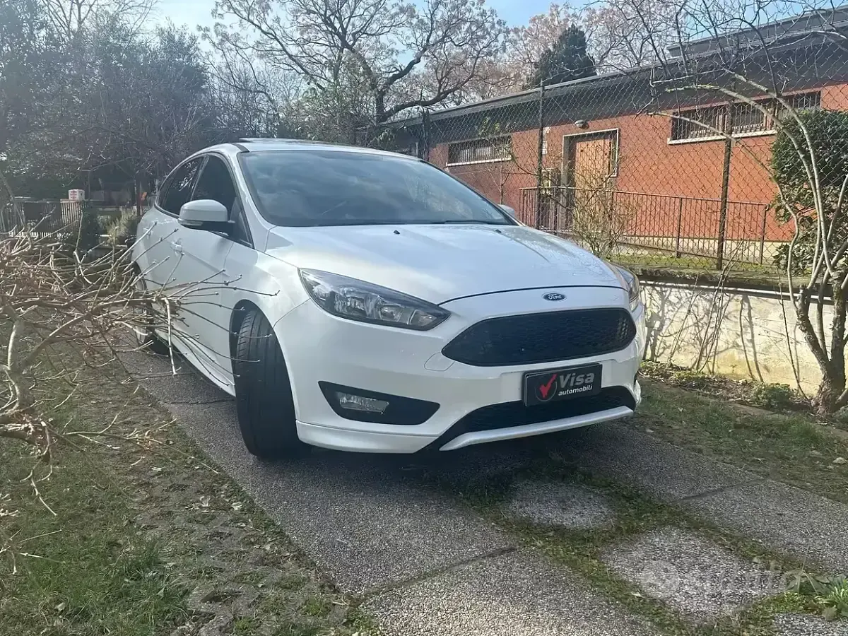 Usata Ford Focus ST-Line 120 CV (88 kW) 2017 Bianco Berlina