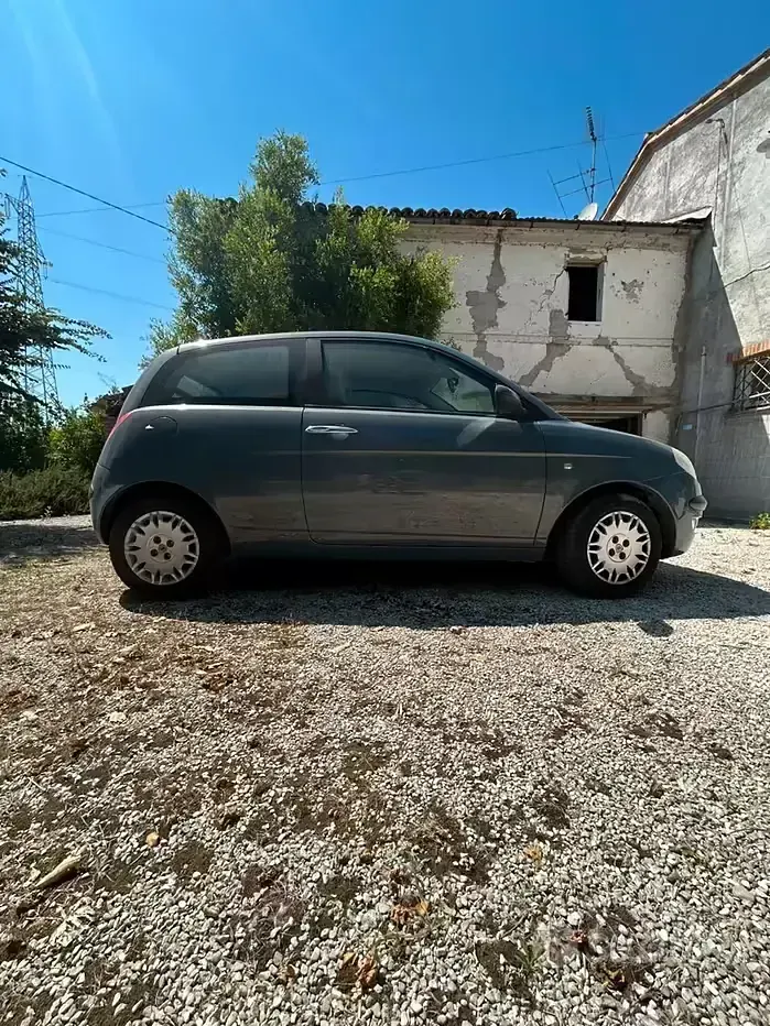 Usata Lancia Ypsilon 60 CV (44 kW) 2004 Utilitaria