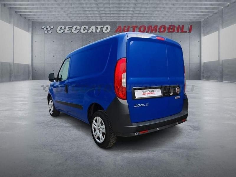 Begagnad Fiat Doblò 95 HK (69 kW) 2018 Blå Minibuss