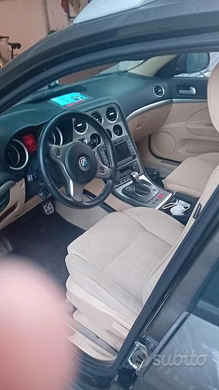 Usata Alfa Romeo 159 185 CV (136 kW) 2010 Marrone Berlina