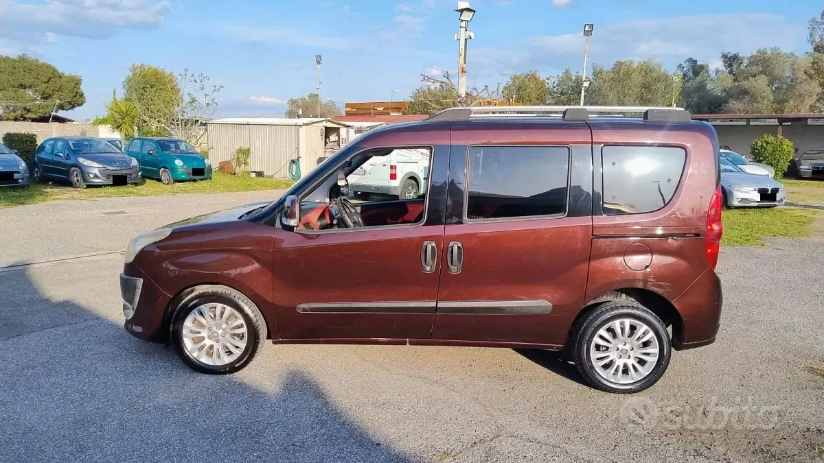 Usata Fiat Doblò Emotion 105 CV (77 kW) 2010 Monovolume