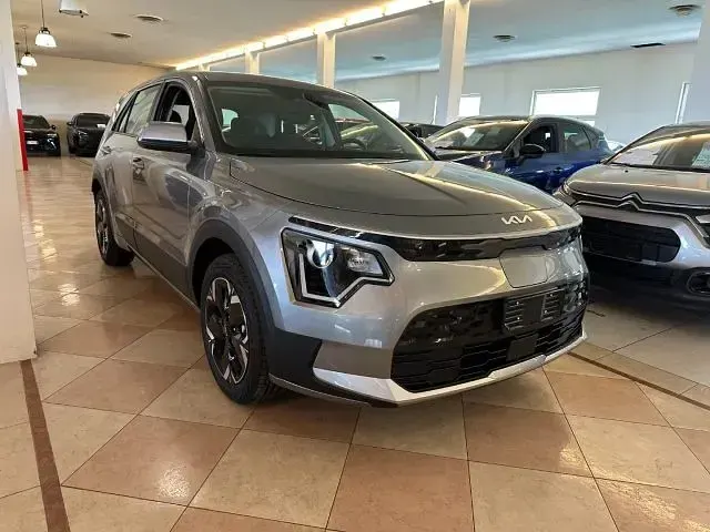 Nuova Kia e-Niro 50 kW (68 CV) 2026 Grigio metallizzato SUV