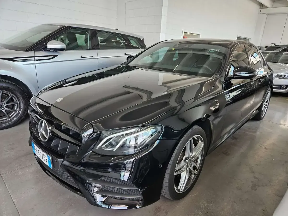 Usata Mercedes E220 AMG line 194 CV (142 kW) 2016 Nero Berlina