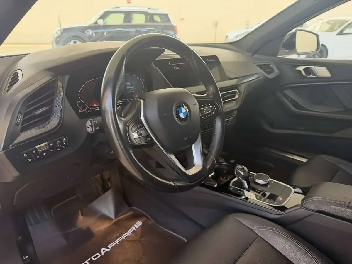 Usata BMW 118 Luxury Line 150 CV (110 kW) 2021 Mineral white metalizzato Berlina