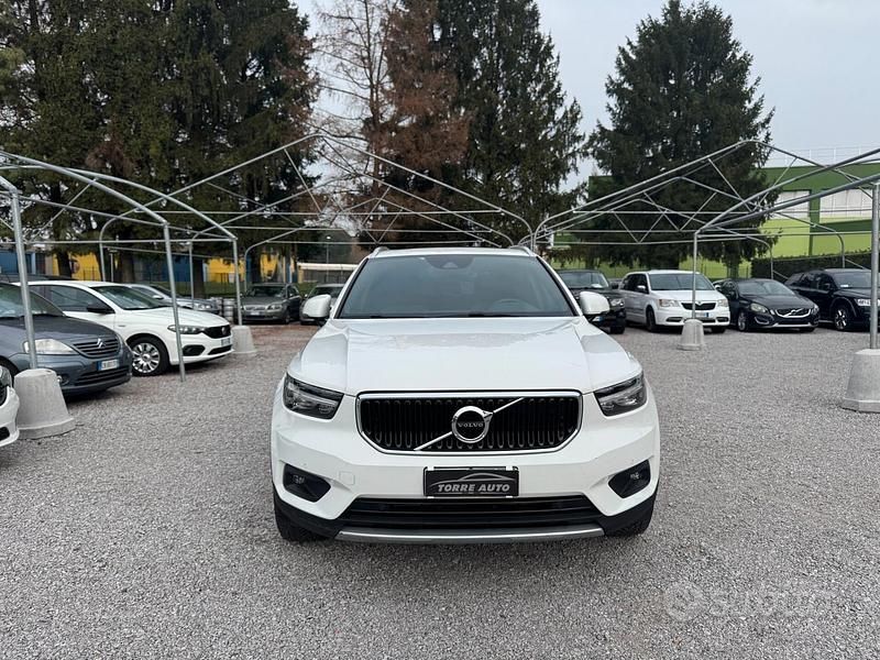Usata Volvo XC40 Momentum 129 CV (94 kW) 2021 Bianco SUV