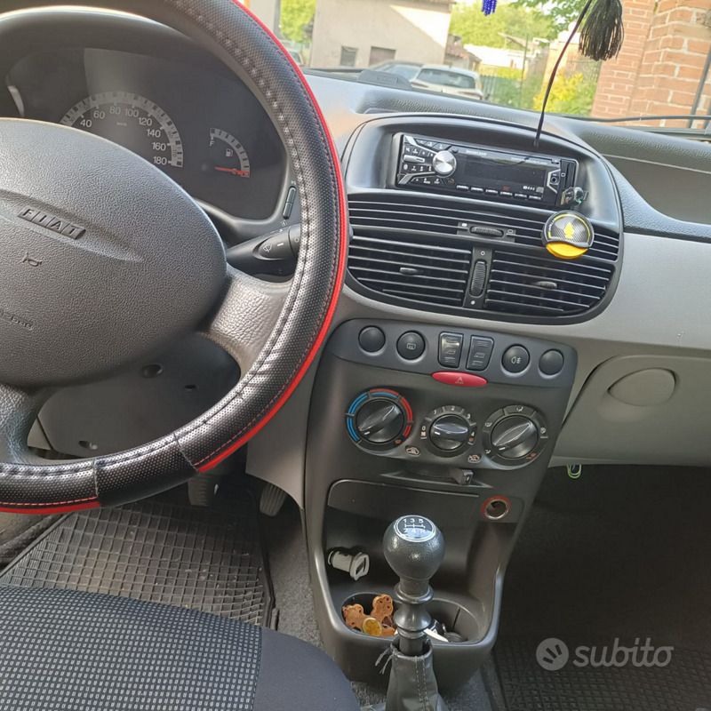 Usata Fiat Punto 80 CV (58 kW) 2001 Grigio Utilitaria