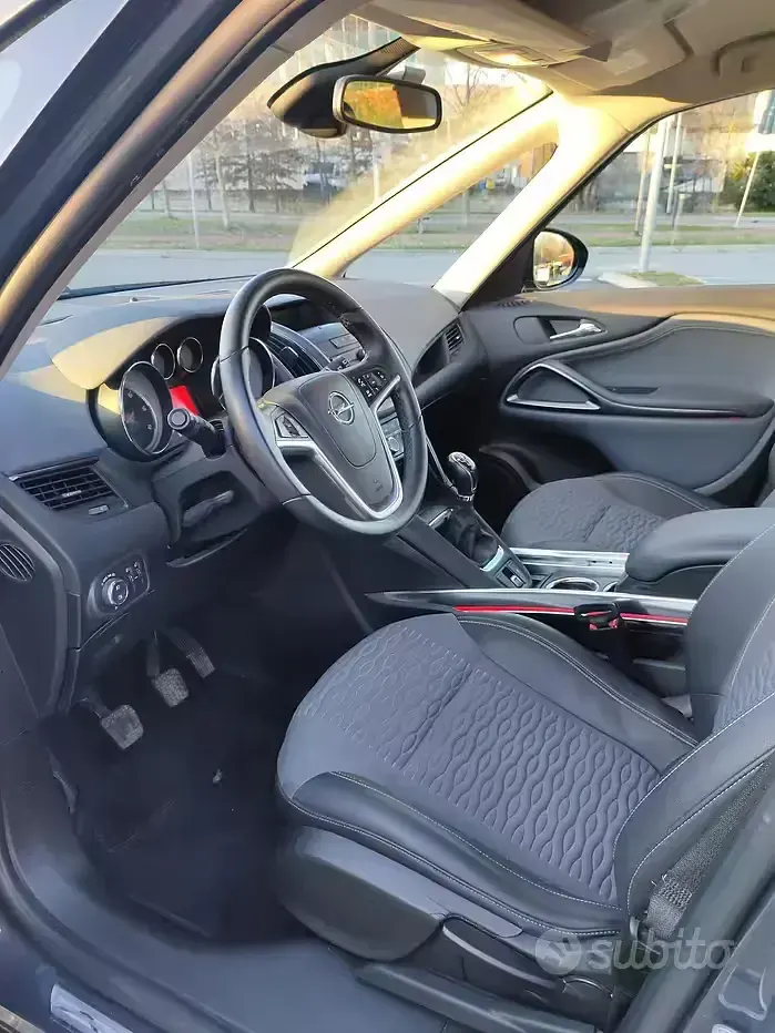Usata Opel Zafira Tourer Cosmo 110 CV (80 kW) 2014 Marrone Monovolume