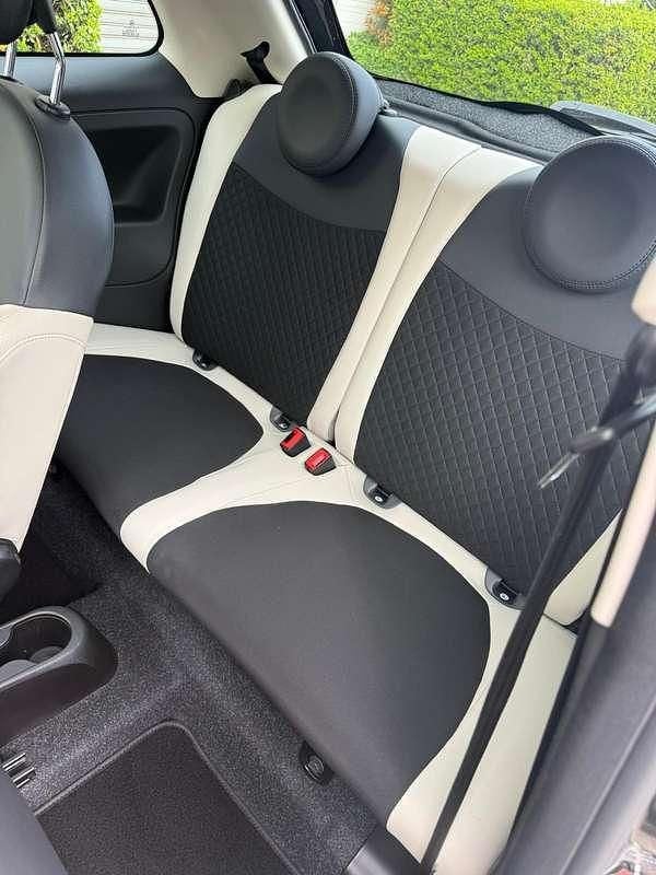 Begagnad Fiat 500e Dolcevita 69 kW (95 HK) 2023 Svart Sedan