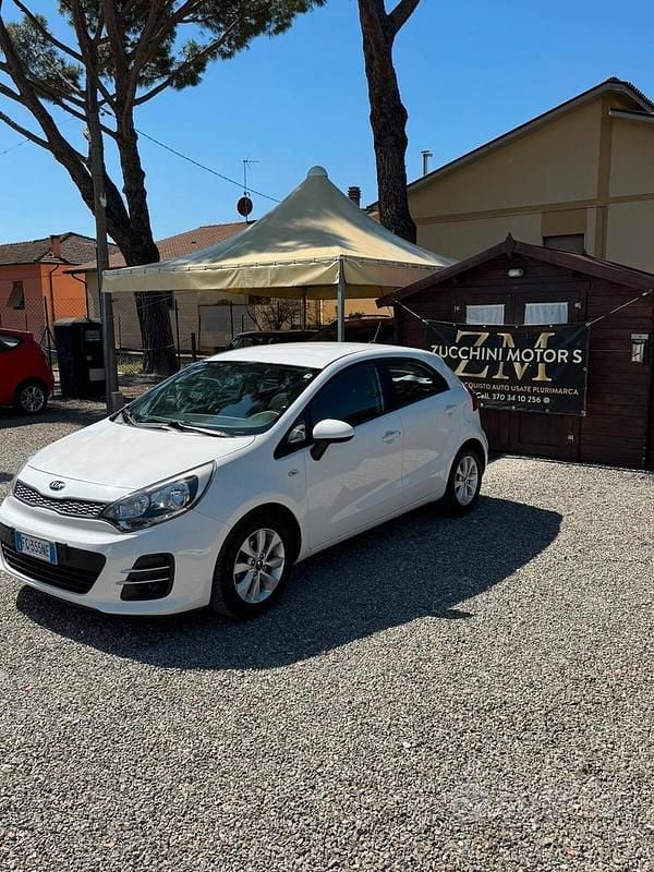 Usata Kia Rio 75 CV (55 kW) 2017 Bianco Berlina