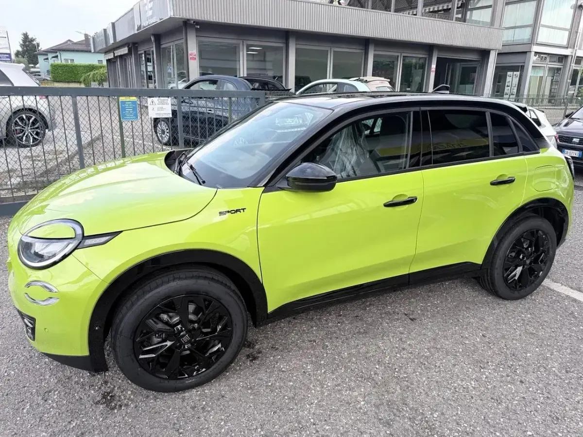Nuova Fiat 600 Sport 136 CV (100 kW) 2026 Nero SUV