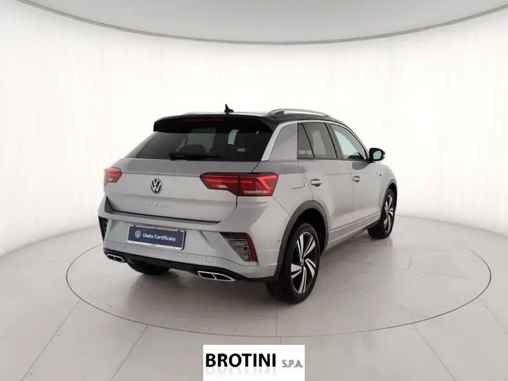 Usata VW T-Roc R-line 110 CV (80 kW) 2023 Grigio metallizzato SUV