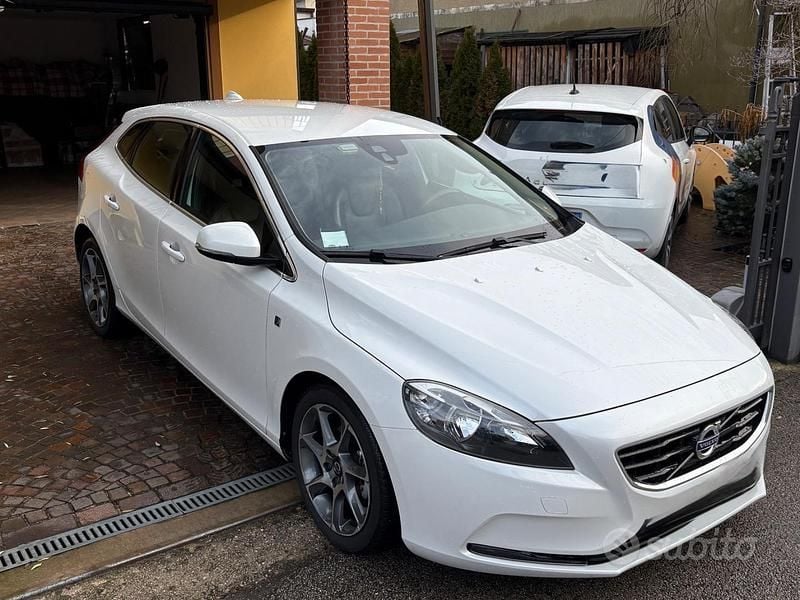 Usata Volvo V40 Ocean Race 114 CV (83 kW) 2015 Bianco Berlina
