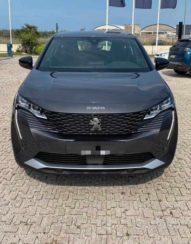 Usata Peugeot 5008 Active 130 CV (95 kW) 2023 Grigio SUV