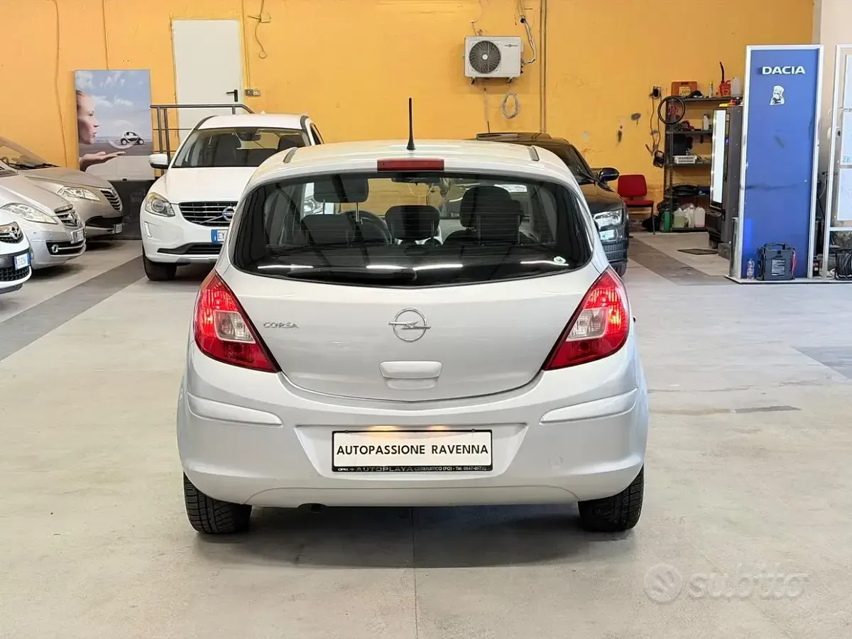 Usata Opel Corsa Edition 75 CV (55 kW) 2010 Grigio Utilitaria