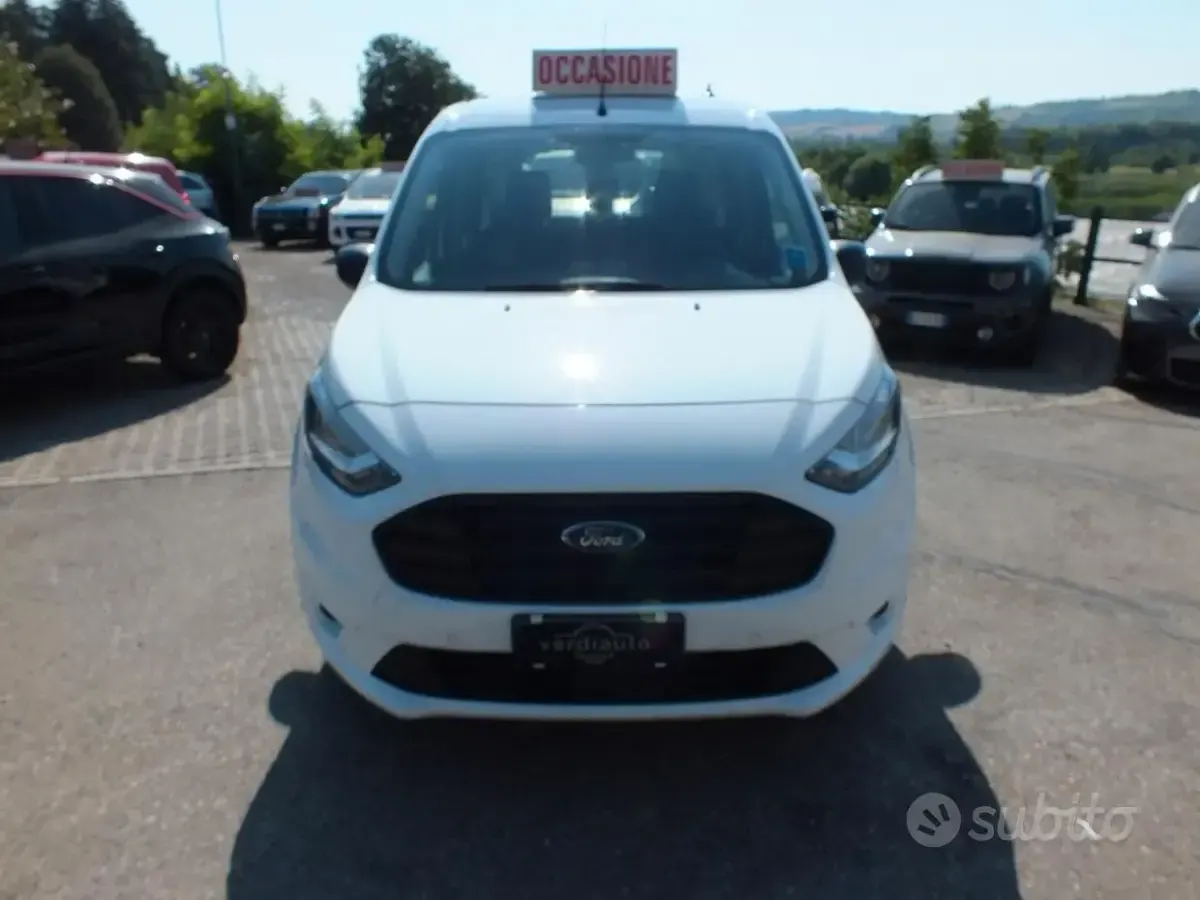 Usata Ford Tourneo 101 CV (74 kW) 2021 Bianco Monovolume