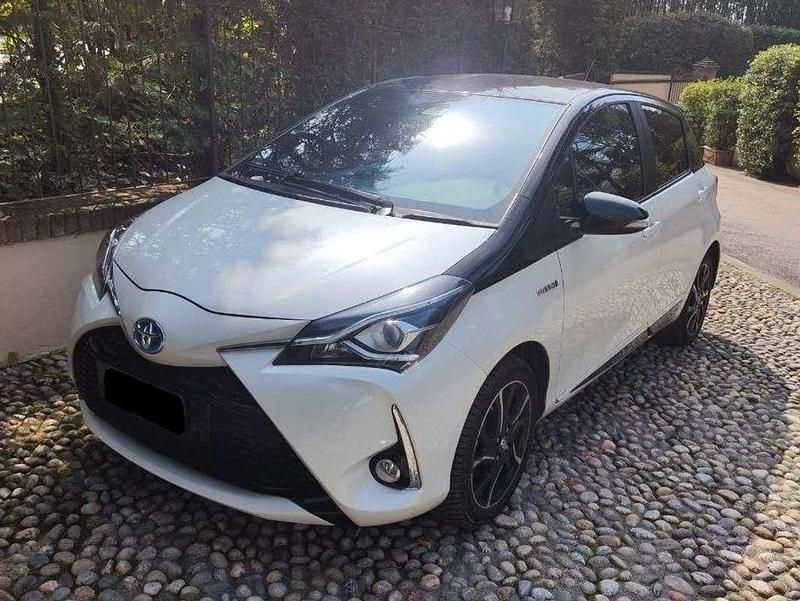 Usata Toyota Yaris Hybrid Edition 73 CV (53 kW) 2017 Bianco Berlina