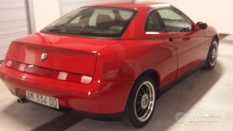 Usata Alfa Romeo GTV Lusso 150 CV (110 kW) 1996 Rosso Coupé