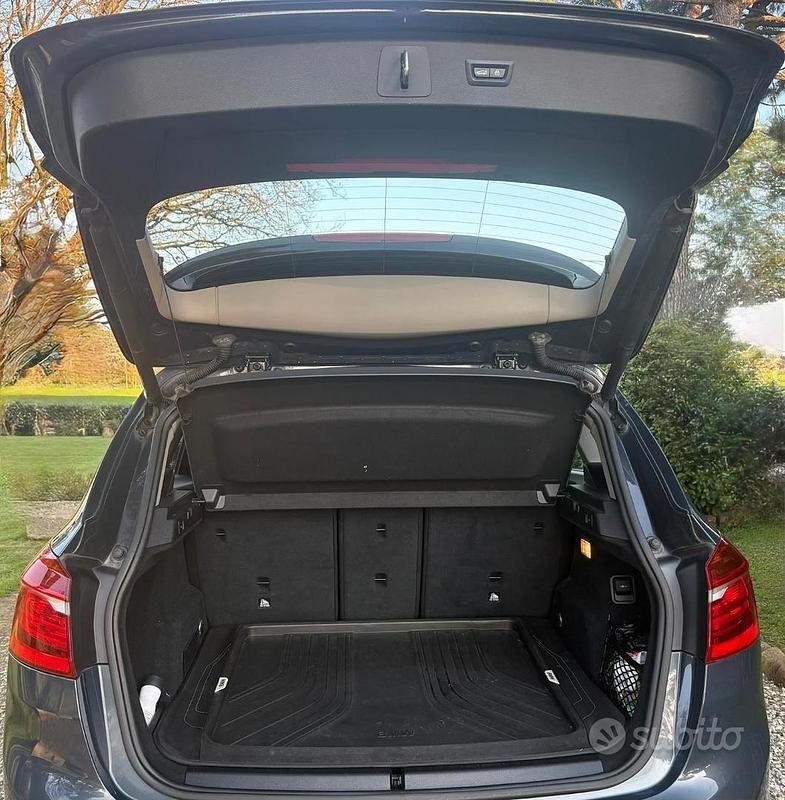 Usata BMW 218 Comfort Edition 150 CV (110 kW) 2015 Blu Station wagon