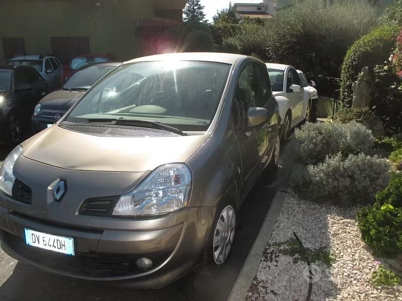 Usata Renault Modus Dynamique 75 CV (55 kW) 2008 Grigio Monovolume