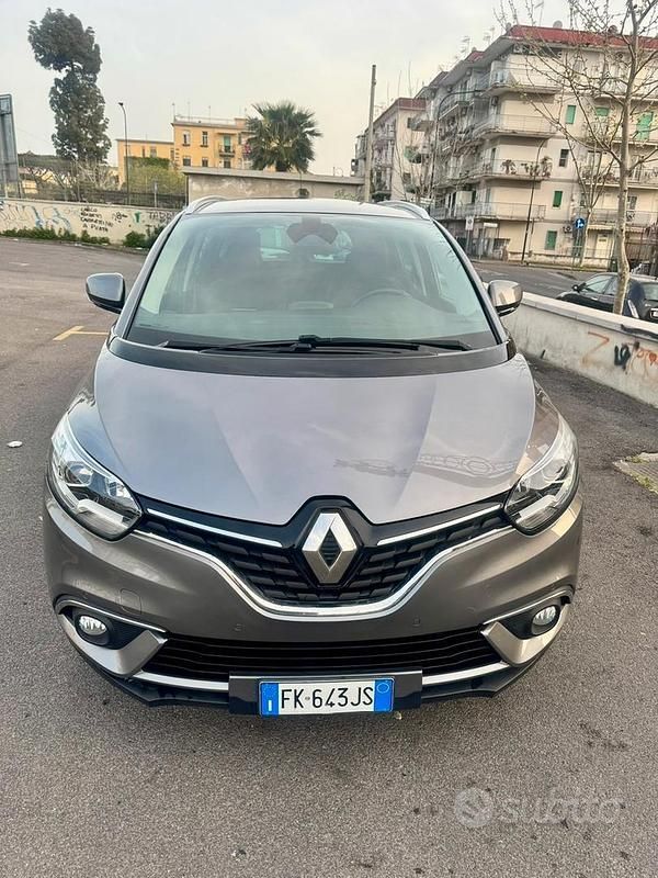 Usata Renault Scenic E-Tech 130 CV (95 kW) 2017 Grigio SUV