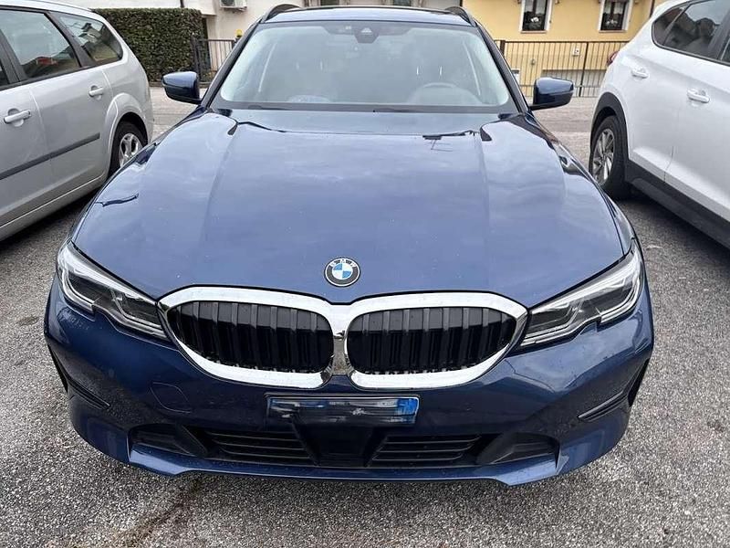 Usata BMW 320 Advantage 190 CV (139 kW) 2020 Blu/azzurro Station wagon