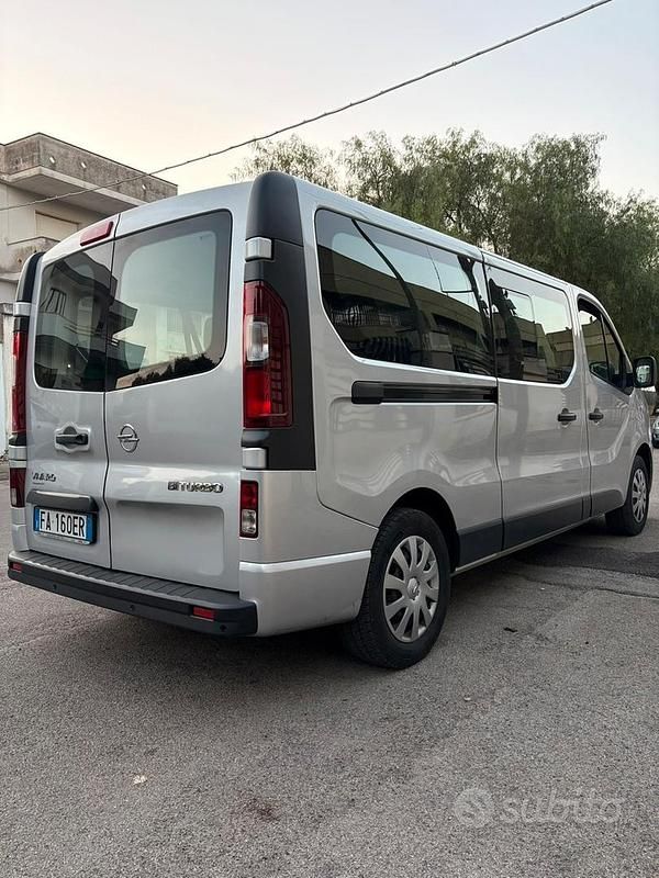 Usata Opel Vivaro 120 CV (88 kW) 2015 Grigio Monovolume