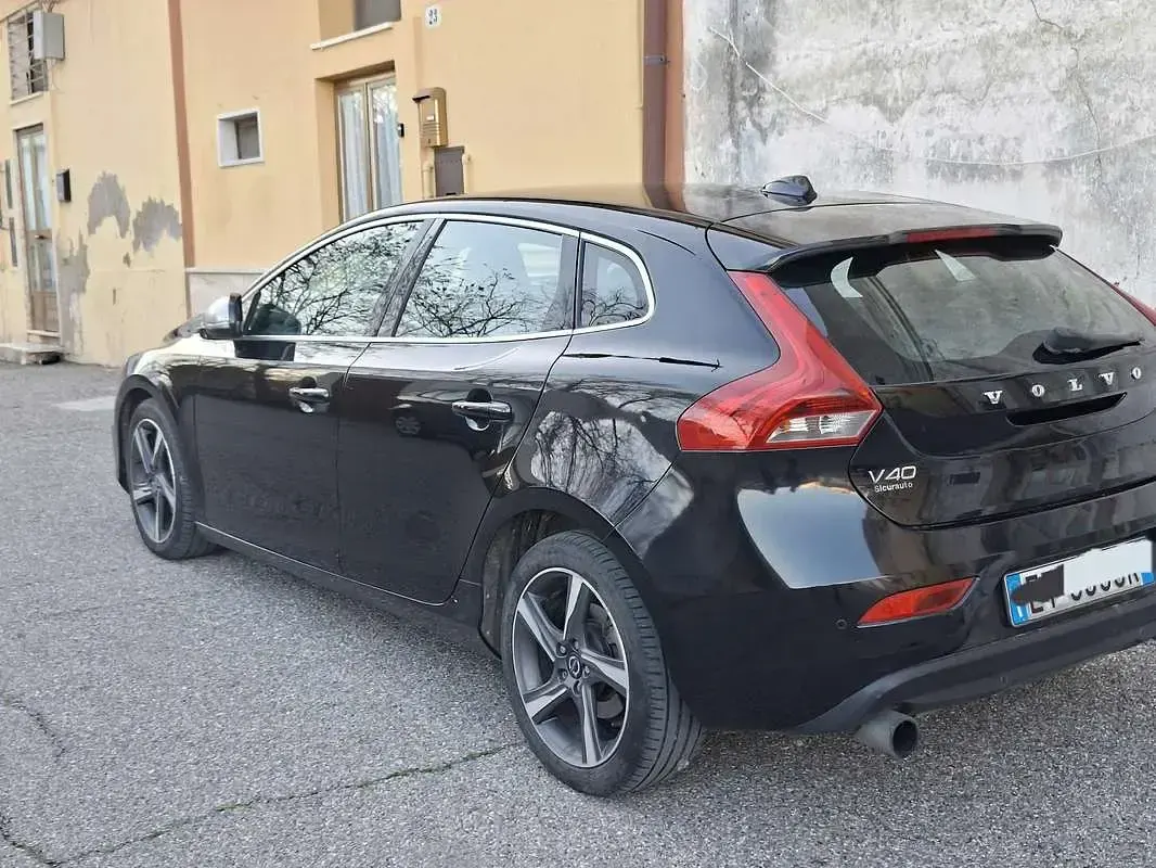 Usata Volvo V40 R-Design Kinetic 114 CV (83 kW) 2014 Berlina