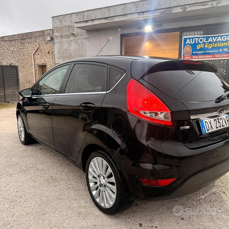 Usata Ford Fiesta 70 CV (51 kW) 2009 Nero Utilitaria