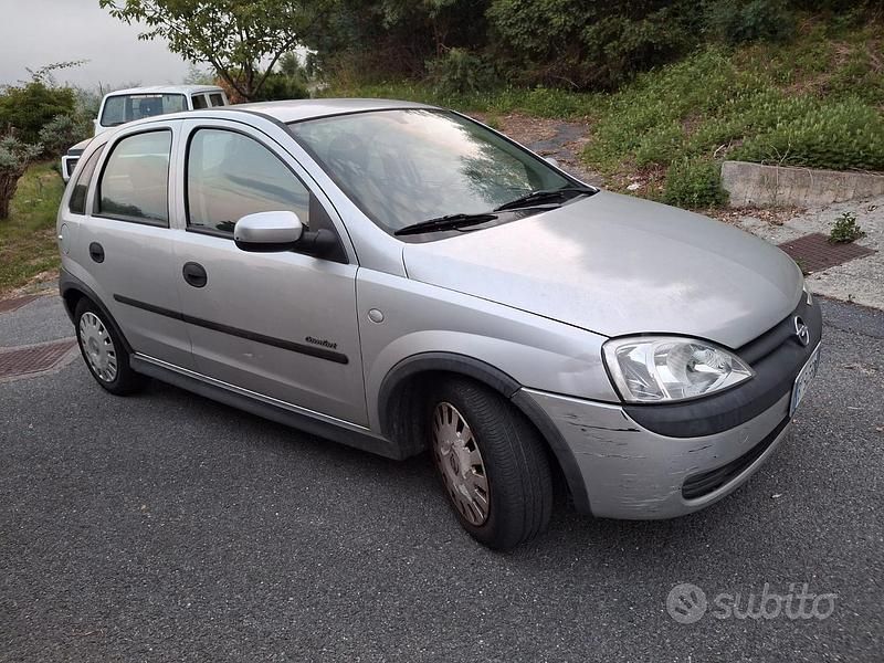 Grigio Usata 2002 Opel Corsa Due volumi | 1000 € (Buon prezzo) - Immagine 1/4