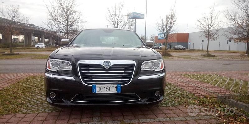 Usata Lancia Thema 239 CV (175 kW) 2011 Marrone Berlina