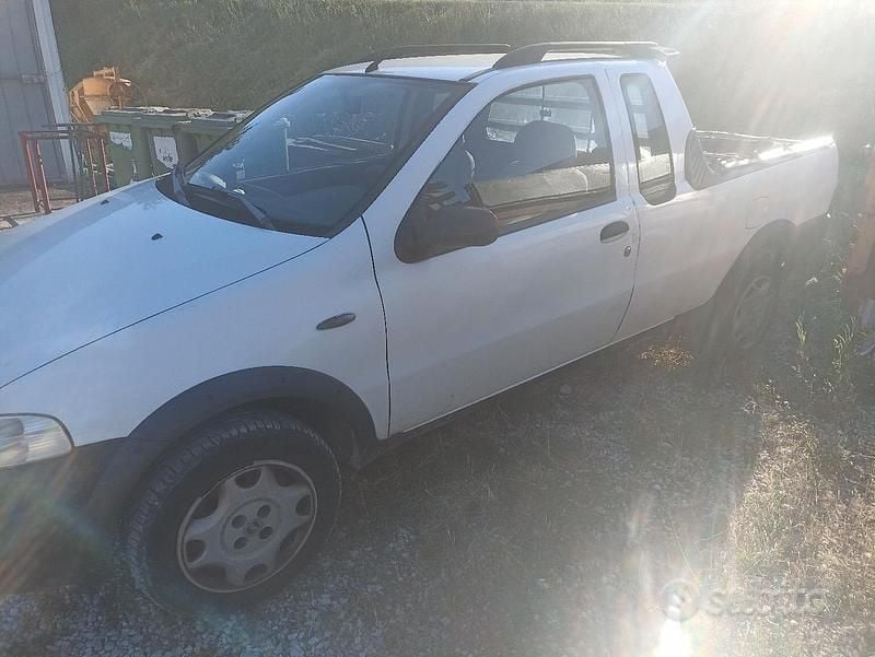 Usata Fiat Strada 2004 Bianco Pick-up