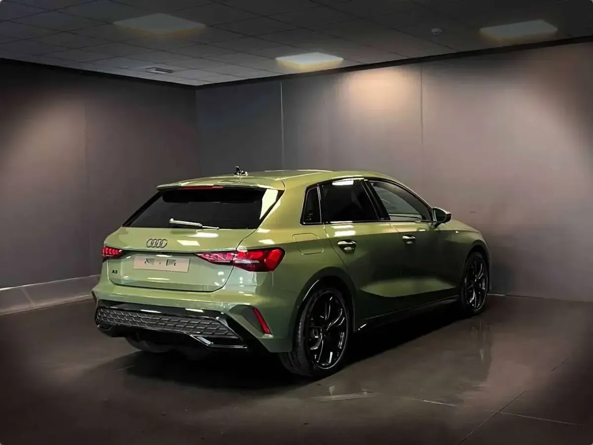 Nuova Audi A3 S-Line 150 CV (110 kW) 2025 Verde Berlina