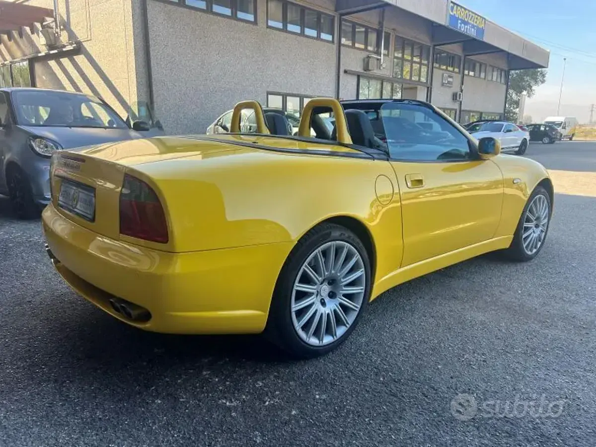 Usata Maserati Spyder 390 CV (286 kW) 2005 Giallo Cabrio