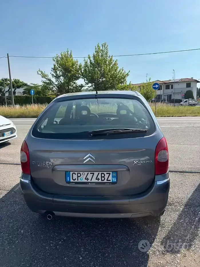 Usata Citroën Xsara Picasso 95 CV (69 kW) 2004 Grigio Monovolume