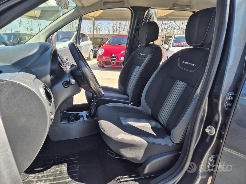 Usata Dacia Lodgy 110 CV (80 kW) 2018 Grigio Monovolume