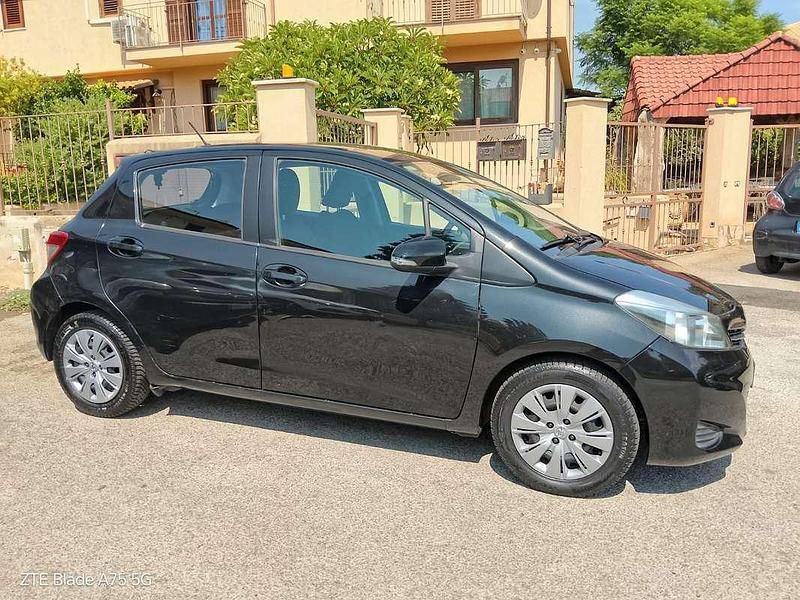 Begagnad Toyota Yaris Lounge 90 HK (66 kW) 2012 Halvkombi
