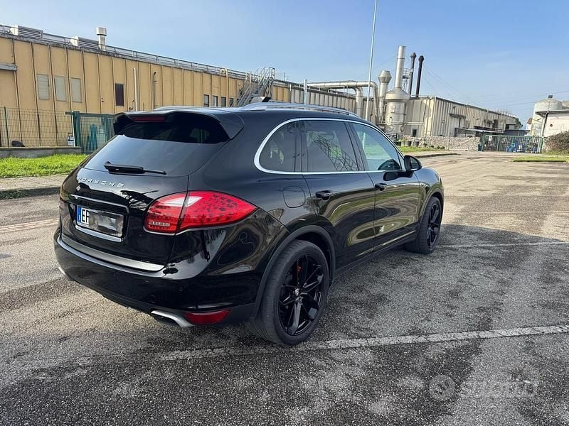 Usata Porsche Cayenne 2011 Nero SUV