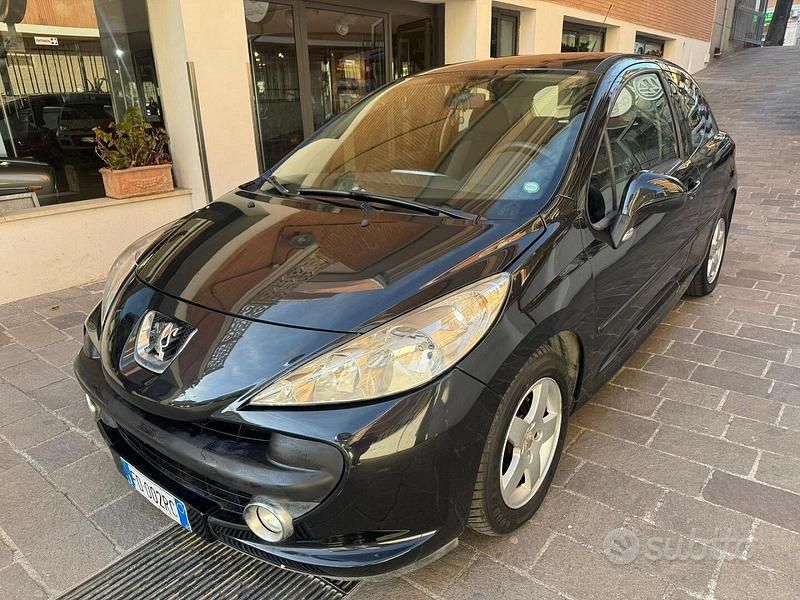 Usata Peugeot 207 75 CV (55 kW) 2009 Nero Utilitaria