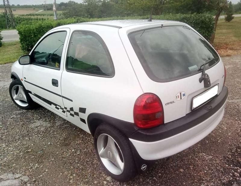Usata Opel Corsa 67 CV (49 kW) 1998 Bianco Utilitaria