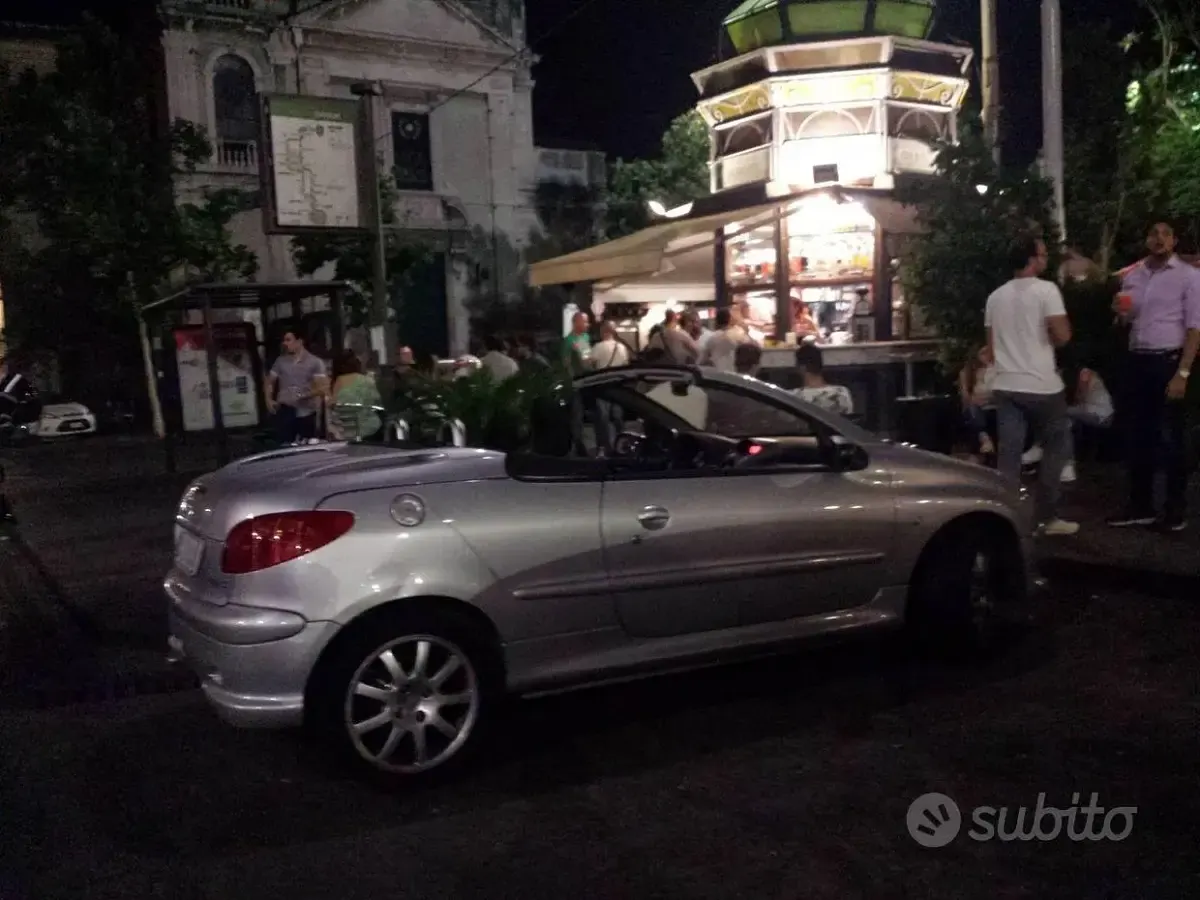 Usata Peugeot 206 CC 109 CV (80 kW) 2005 Grigio Cabrio