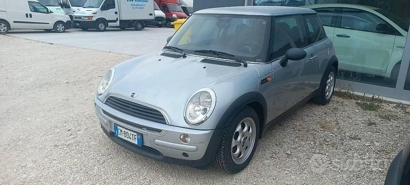 Usata Mini ONE 90 CV (66 kW) 2004 Utilitaria