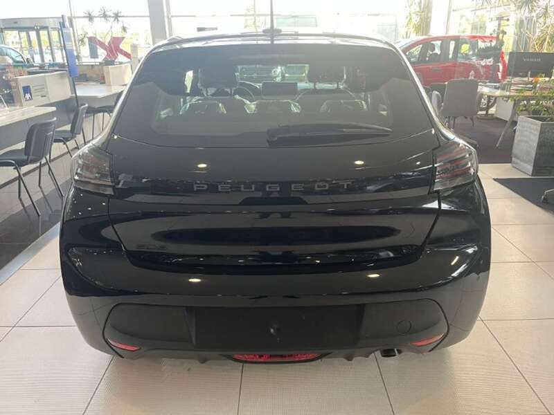 Usata Peugeot 208 Active 75 CV (55 kW) 2024 Nero Utilitaria