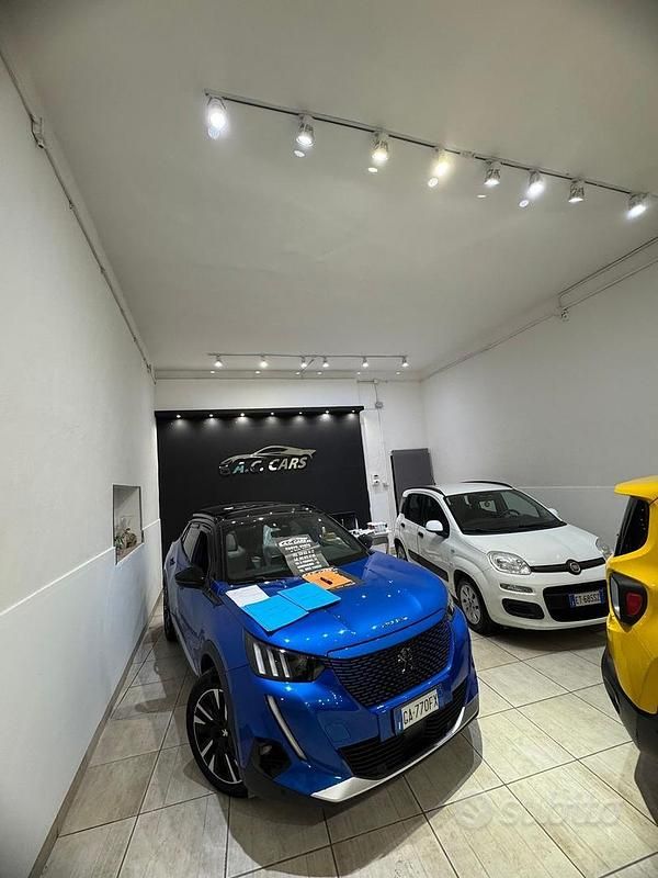 Blu Usata 2021 Peugeot e-2008 GT-line SUV | 14.990 € (Buon prezzo) - Immagine 1/4